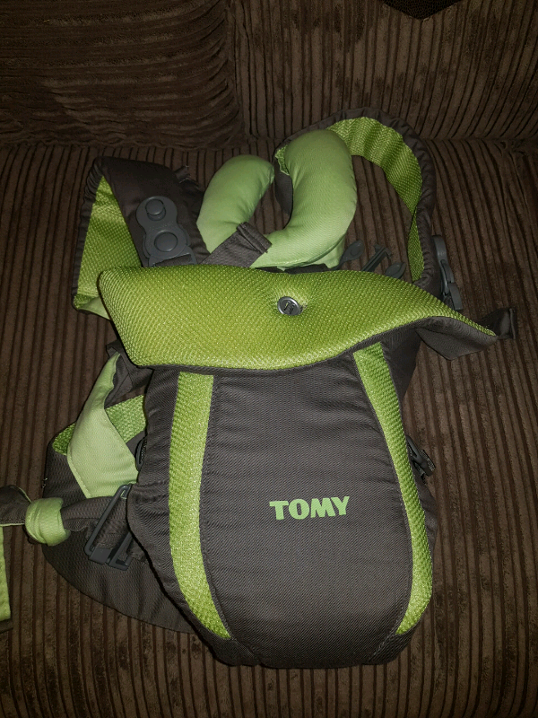 tomy classic baby carrier